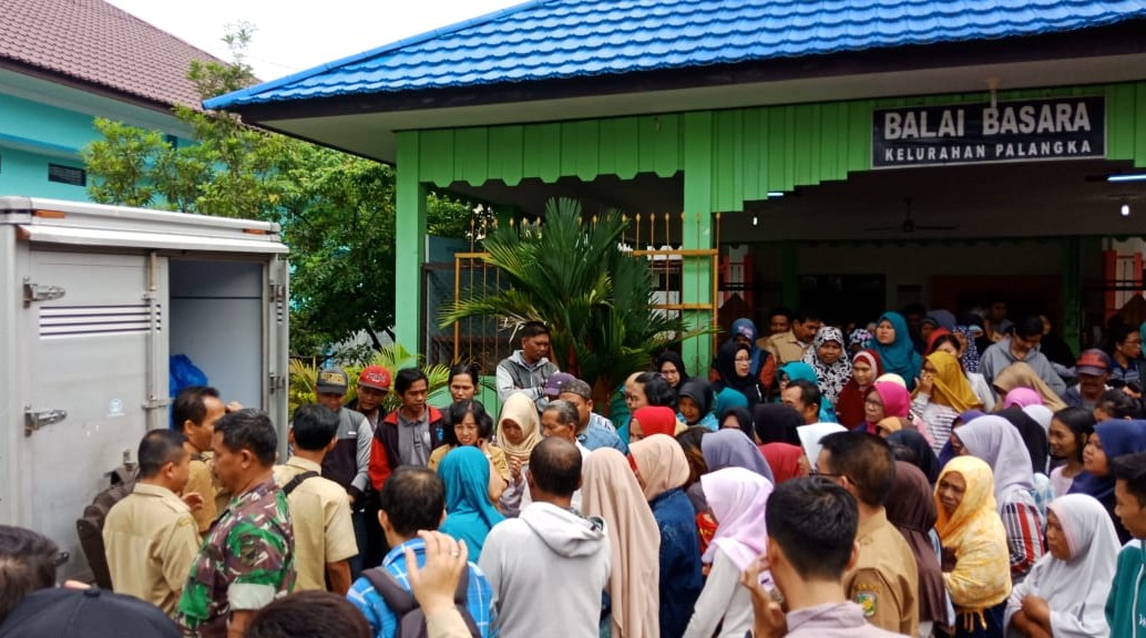  Pemkot Bagikan 2.975 Paket Sembako Murah di 11 Kelurahan