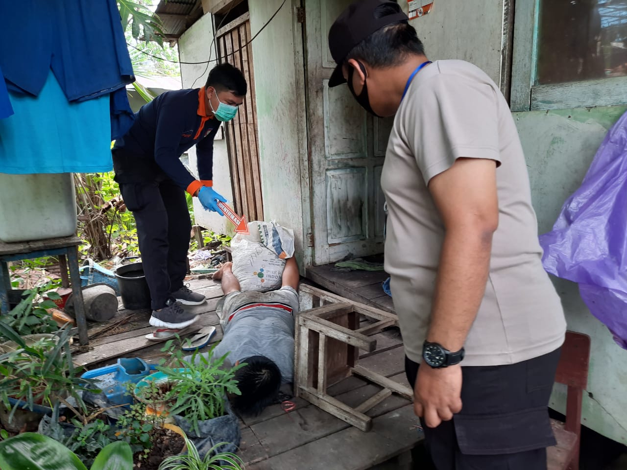  Diduga Keracunan Obat dan Alkohol, Kiki Ditemukan Meninggal Diteras Rumah Ayah Tirinya