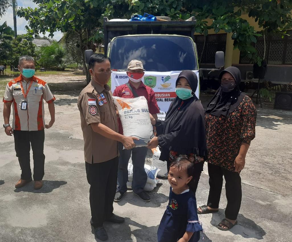  Dinsos Pulpis Salurkan Beras PKH