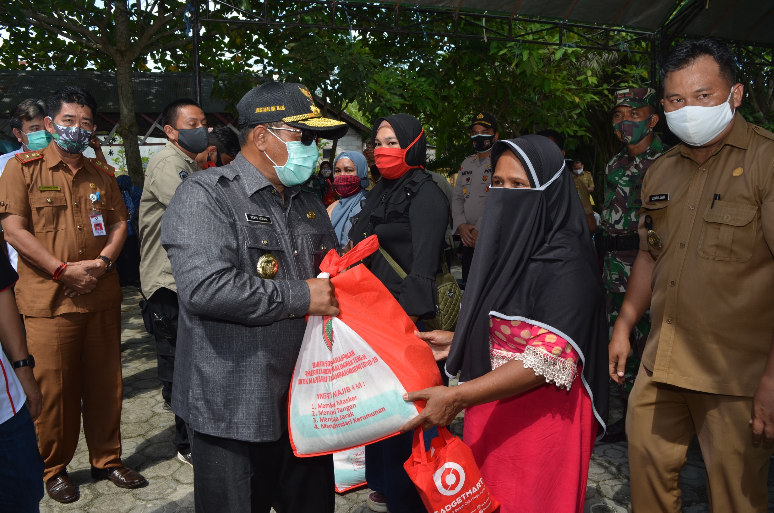  Plt. Gubernur Kalteng Salurkan Bansos Bagi 26.012 KK Warga Kotim