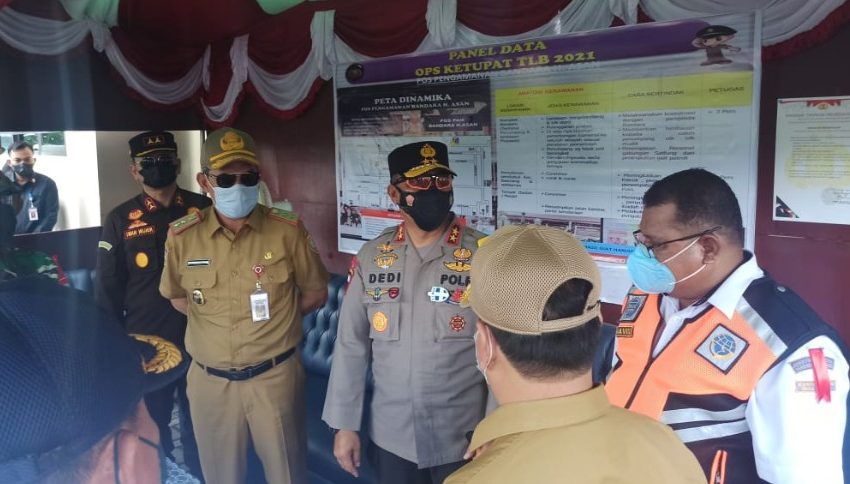 Jelang Idul Fitri 1442 H, Sekda Kalteng Tinjau Posko Pengendalian Transpotasi Laut di Pelabuhan Sampit