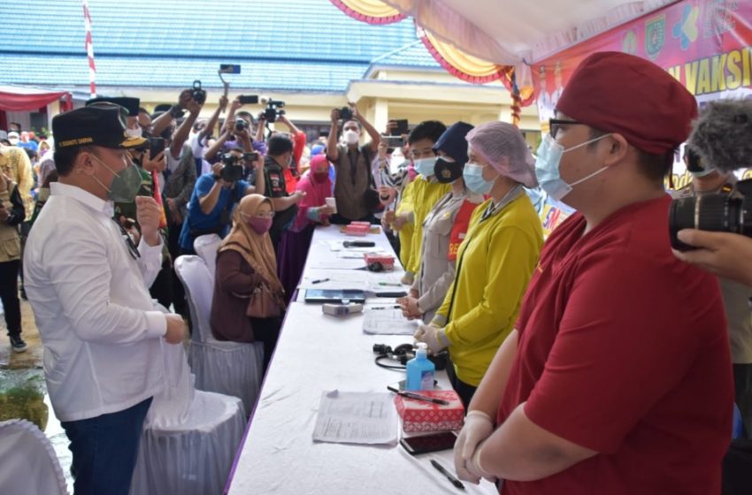  Gubernur Kalteng Tinjau Pelaksanaan Vaksinasi Massal di SMAN 1 Bunto