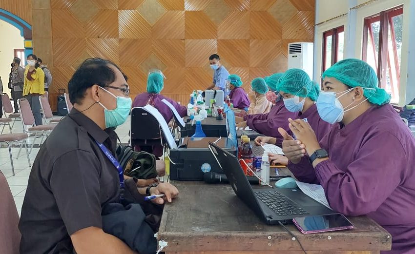  Sektor Jasa Keuangan Mendapat Vaksin Secara Masal