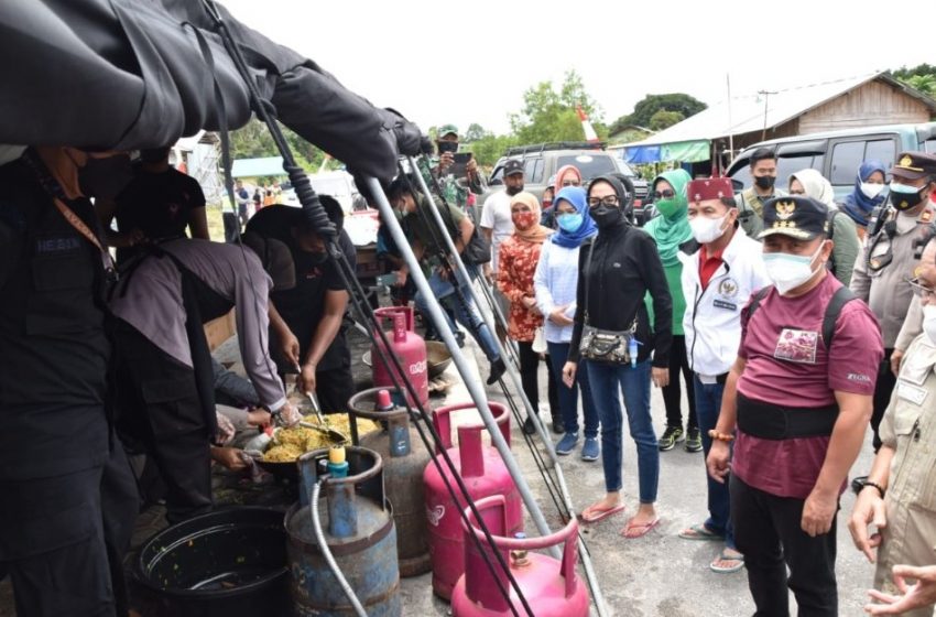  Gubernur Kalteng Sambangi Dapur Umum Desa Banut Kalanaman