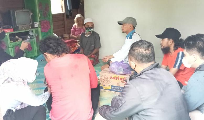  Bersama DPRD Pulpis, PPWI Salurkan Bantuan di Desa Mantaren I