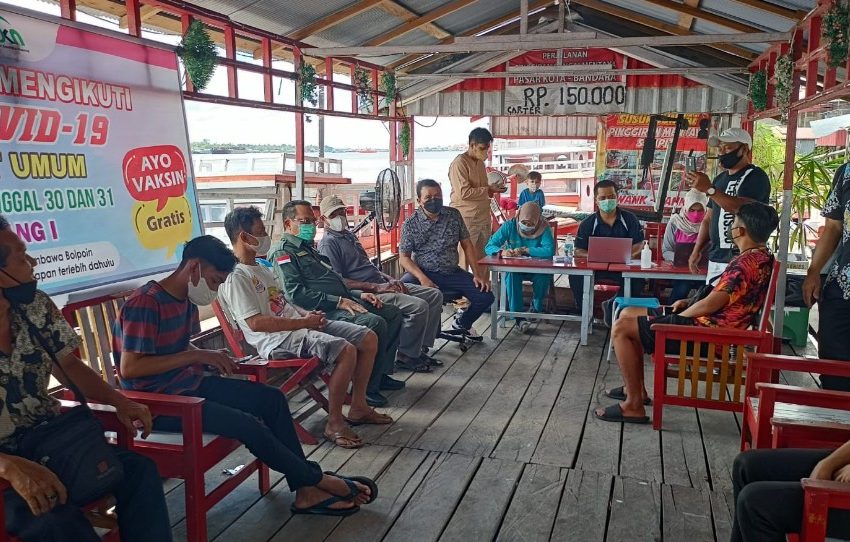  Pj. Sekda Kunjungi Vaksinasi di Cafe Terapung