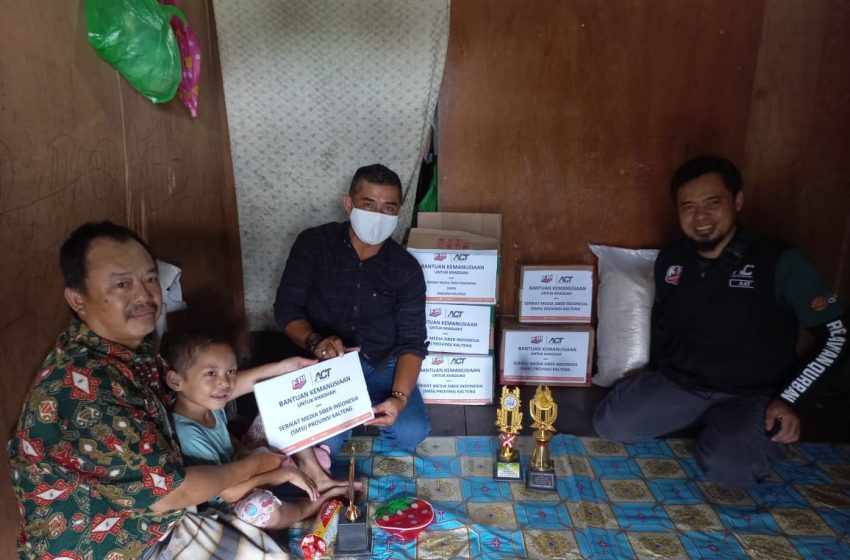  SMSI Kalteng Sampaikan Bantuan Untuk Khadijah, Penderita Kanker Getah Bening