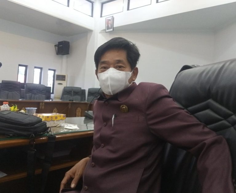 Edi Pranaji (Kramu) seusai rapat dengar pendapat seleai