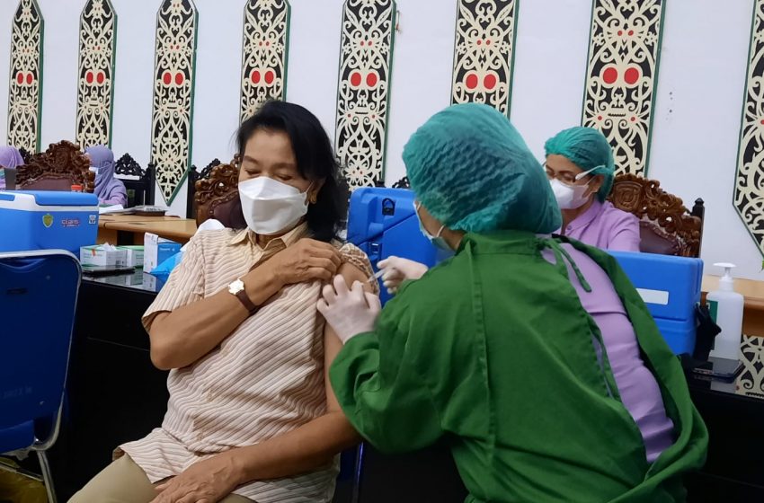  Anggota DPRD Kota Jalani Vaksinasi Booster