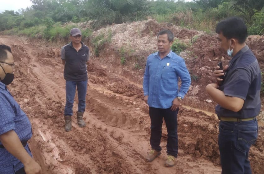  Wakil Rakyat Turun Langsung Tinjau Kerusakan Jalan Kabupaten