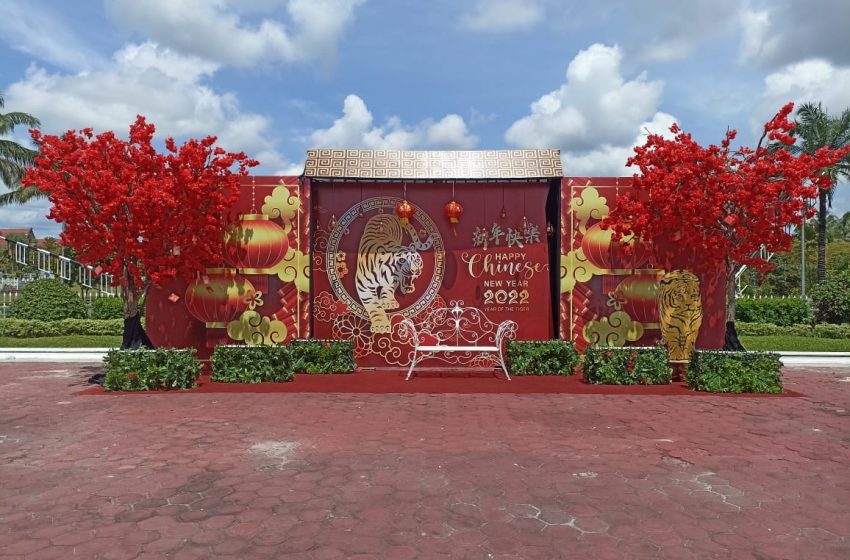  Warga Tionghoa Apresiasi Gubernur Sugianto Sabran dan Agustiar Sabran, Hiasan Cap Go Meh Depan Isatana