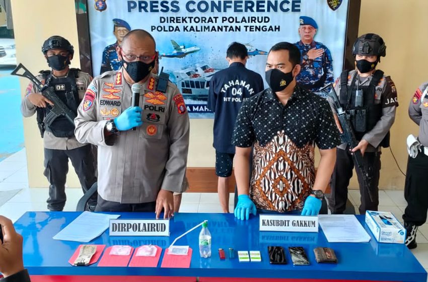  Ditpolairud Polda Kalteng Amankan 2 Pelaku Penjual Sabu di Dermaga Jaya Kelapa Kotim