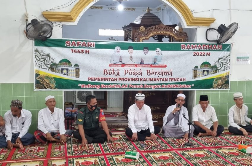  Staf Ahli Gubernur Suhaemi Buka Puasa Bersama Warga Desa Luwuk Kanan Hampangen