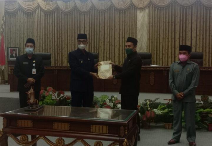  DPRD Barito Utara Terima Raperda Tenaga Kerja Asing Untuk Dibahas Dewan Bersama Eksekutif