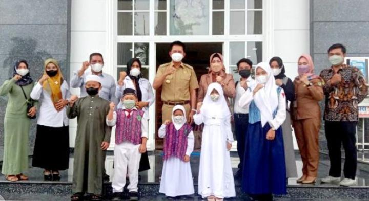  Bupati Barut Lepas Kafilah Festival Anak Saleh. Hj.Nety Herawati,SE Sampaikan Terimakasih