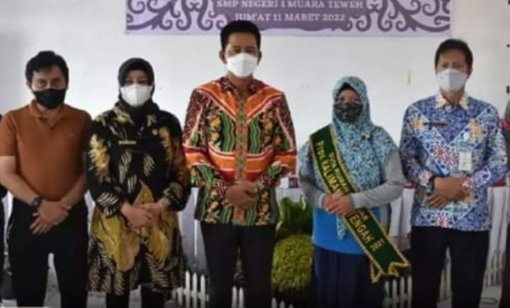  Ketua DPRD Barut Dampingi Bupati Kunjungi Sekolahan SMPN 1 Muara Teweh