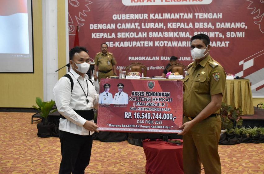  Bantuaan Untuk SMA, SMK, SLB. Gubernur : Peningkatan SDM yang Berakhlak dan Unggul Tanggung Jawab Kita Semua