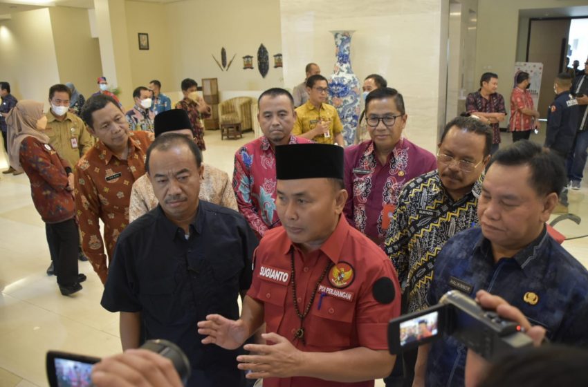  Ratas Dengan Para Bupati, Gubernur Tegaskan Perusahaan Perkebunan Wajib Penuhi Hak Masyarakat Atas Plasma 20 Persen
