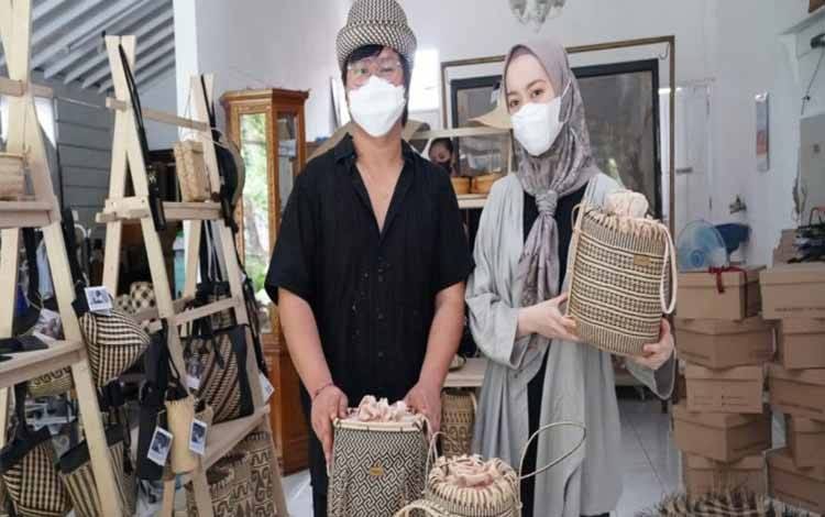  Avina Fairid Naparin  Dukung Peningkatan dan Pengembangan Anyaman Rotan