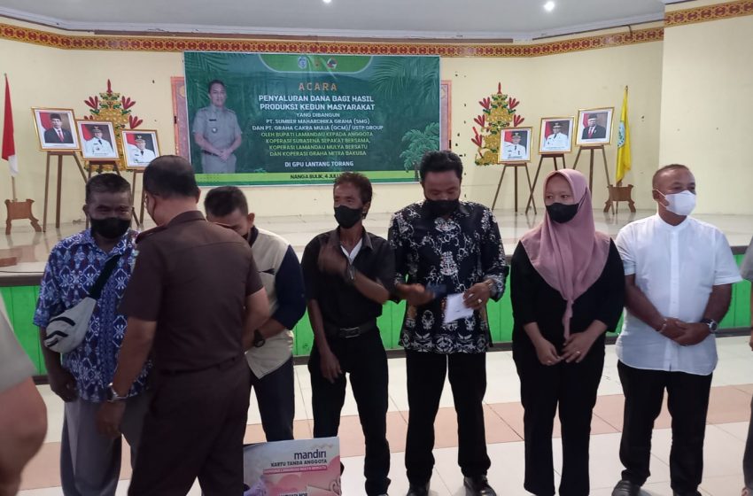  USTP Group Bagikan Dana Bagi Hasil kebun Kemitraan Plasma Untuk Warga 8 Desa di Lamandau
