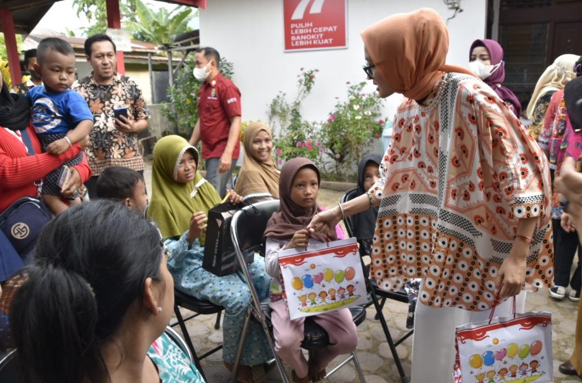  Ketua TP-PKK Kalteng Kunjungi Posyandu Usaha Bersama I Kecamatan Dusun Selatan. Ivo : Penting Mengaktifkan Posyandu Tempat Pemantauan Tumbuh Kembang Anak 