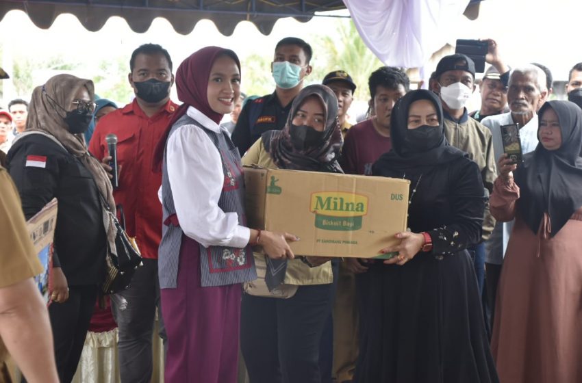  PKK Provinsi Serahkan Bantuan Makanan Tambahan Untuk Anak. Ivo Minta Bupati dan Camat Jadi Bapak Asuh di Kecamatan Hanau