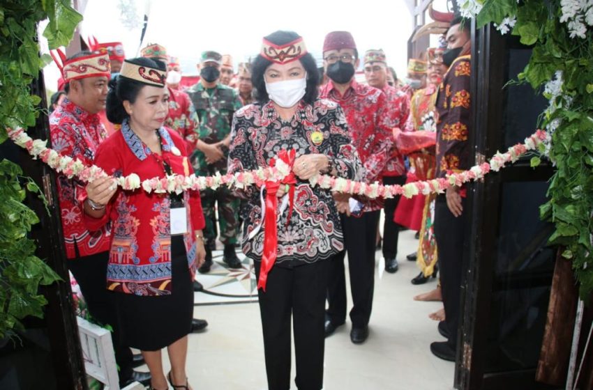  Bupati Pulpis Buka Sidang II Majelis Sinode GKE