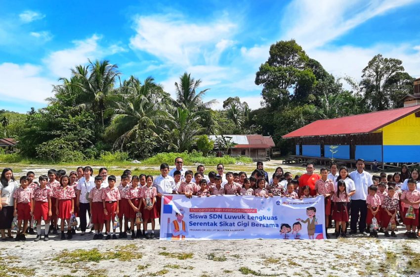  Peringati Hari Kesehatan Nasional PT. SLK bersama Puskesmas Kecamatan Rungan adakan Sikat Gigi Serentak untuk siswa di SD Negeri Luwuk Lengkuas