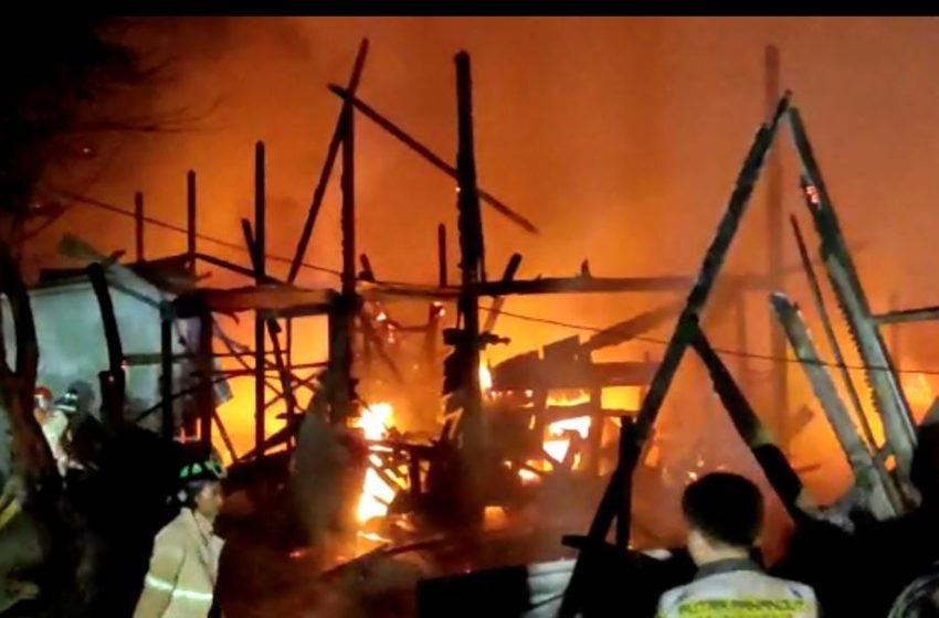  Tiga Rumah Berkontruksi Kayu Ludes Terbakar