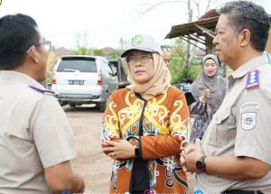 SINERGITAS : Sekretaris Daerah Kota Palangka Raya Hera Nugrahayu, saat berbincang dengan jajaran Forkopimda terkait. Foto Ist