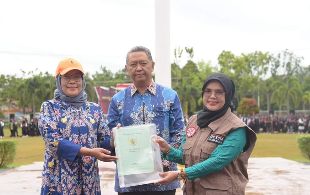 APEL PANTARLIH : Apel Kesiapan Panitia Pemutakhiran Data Pemilih (Pantarlih) se-Kota Palangka Raya, bertempat di halaman kantor Wali Kota Palangka Raya, Minggu (12/2/2023) yang lalu. (Foto/Ist)