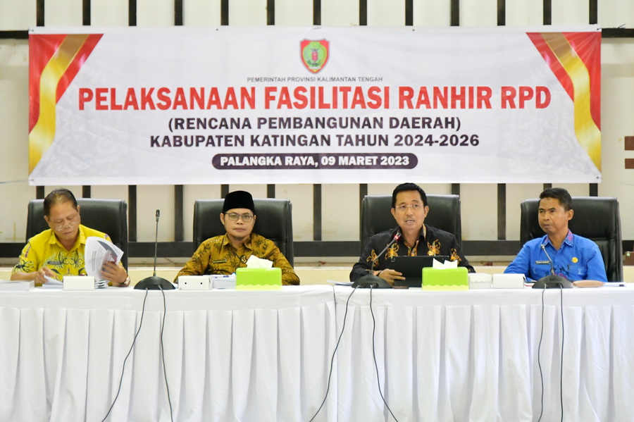 Kepala Bappedalitbang Prov. Kalteng Kaspinor saat membuka Fasilitasi Rancangan Akhir RPD Kab. Katingan Tahun 2024-2026. (Foto/mmckalteng)