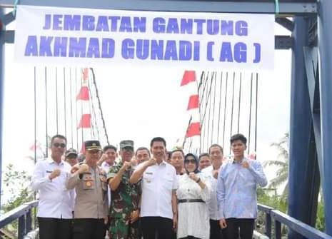  Warga Haru, Ketua DPRD Barito Utara Bangga Atas Peresmian Jembatan Gantung Akhmad Gunadi di Desa Sabuh