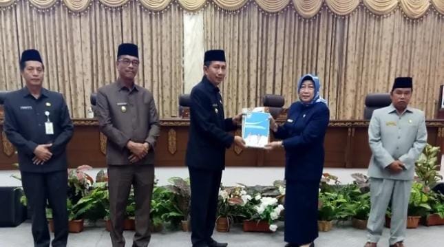  Rapat Paripurna Penyampaian LKPJ Bupati Barut
