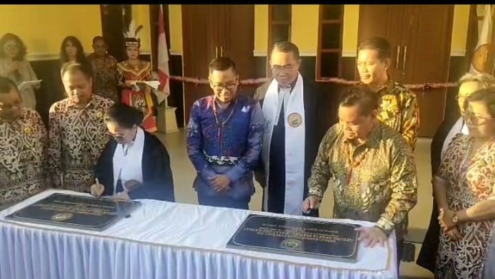  Asisten Ekobang Leonard S. Ampung Resmikan Gereja Imanuel Kandan Kotim