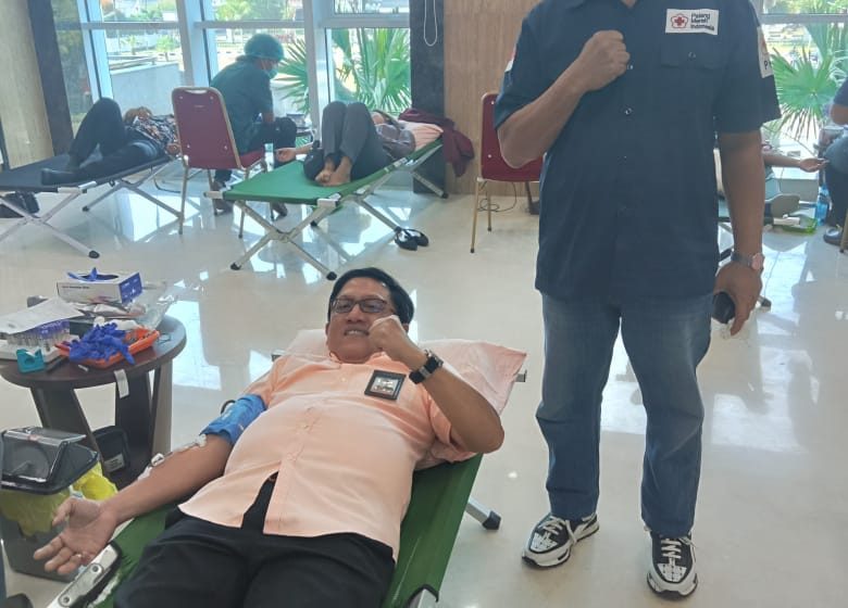  Pendonor Dari Perbankan Antusias Ikuti Donor Darah BI. Taufik : Bantu Pemerintah Penuhi Kebutuhan Stok Darah