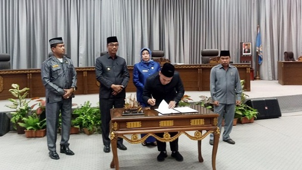  Akhir Jabatan, DPRD Barito Utara Teken Usulan Pemberhentian Bupati dan Wakil Bupati Periode 2018-2023
