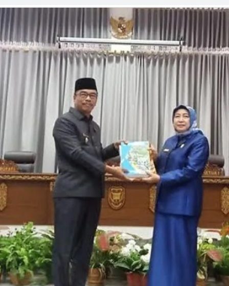  Pemerintah Kabupaten Barut Sampaikan Rancangan Perubahan APBD Tahun 2023 Pada Paripurna Ke-1 DPRD
