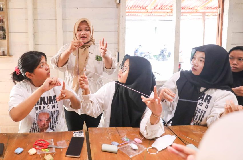  Kaum Milenial Kapuas Antusias Ikuti Pelatihan Marajut