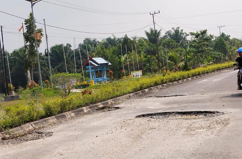  Jalan Berlubang di Kota Kurun Rawan Lakalantas