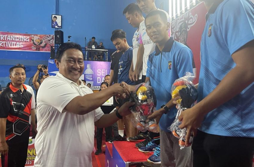  Kejuaraan Bulu Tangkis Gubernur Kalteng Open Tahun 2023 Resmi Ditutup. Kalteng Siapkan Atlet Ikuti Kejurnas