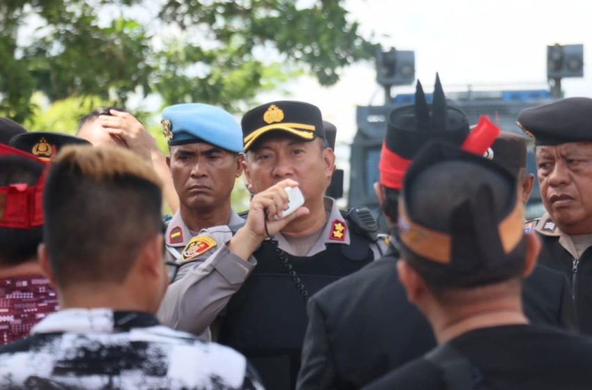  Kapolres Lamandau Pimpin Langsung Pengamanan Aksi Unjuk Rasa Petani Pekebun di PN Nanga Bulik