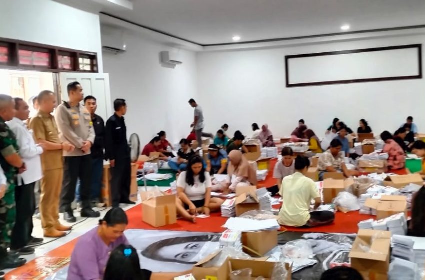  Bupati Gunung Mas Meninjau Pelipatan Surat Suara