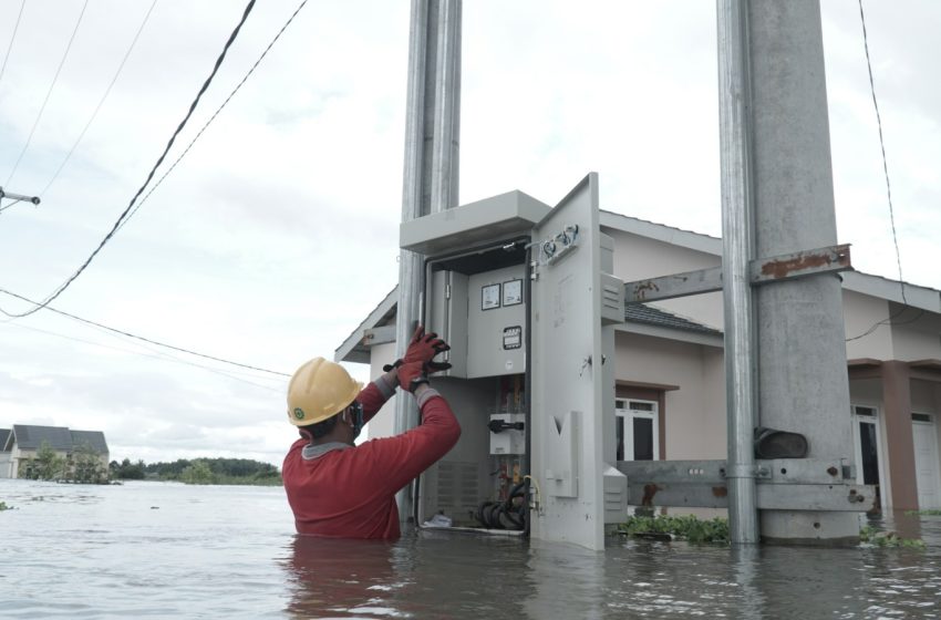  PLN Gerak Cepat Utamakan Keselamatan Masyarakat Dari Dampak Banjir di Kapuas
