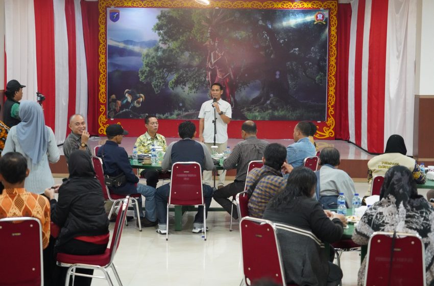  Korem 102/Pjg Ngopi Bareng Bersama Insan Pers. Kapenrem : Berikan Informasi, Edukasi dan Bijaksana Dalam Pemberitaan, Jangan Berita Hoax dan Berbau SARA