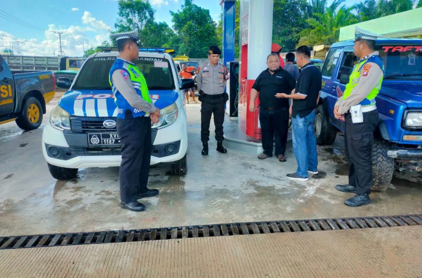  Personil Polres Lamandau Laksanakan Patroli Rutin di SPBU